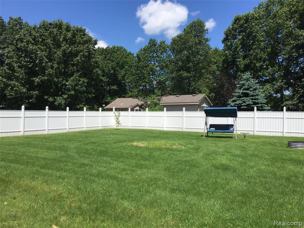 7047 Gillette Road Flushing, MI 48433 - Photo 6 of 38