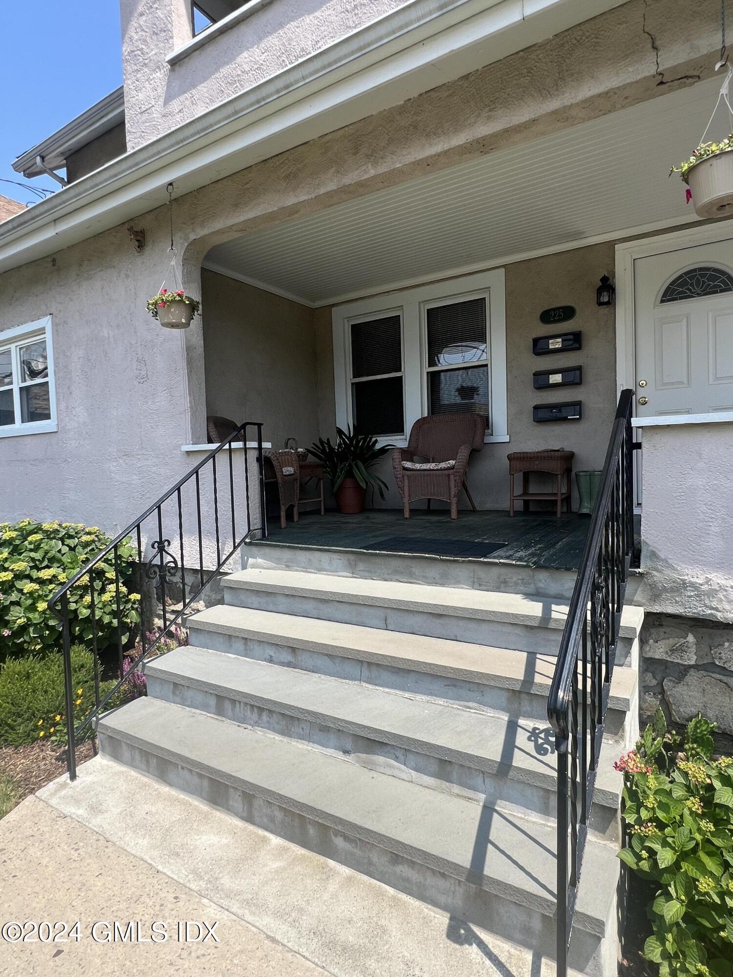 225 Hamilton Avenue, Unit 1 Greenwich, CT 06830 - Photo 2 of 39 Welcoming porch