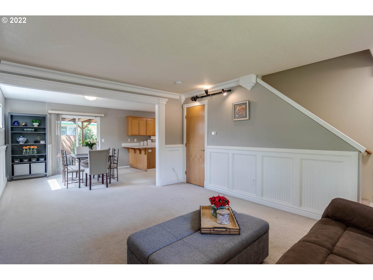 1013 Southwest Ivory Loop Gresham, OR 97080 - Photo 6 of 31 a living room with furniture