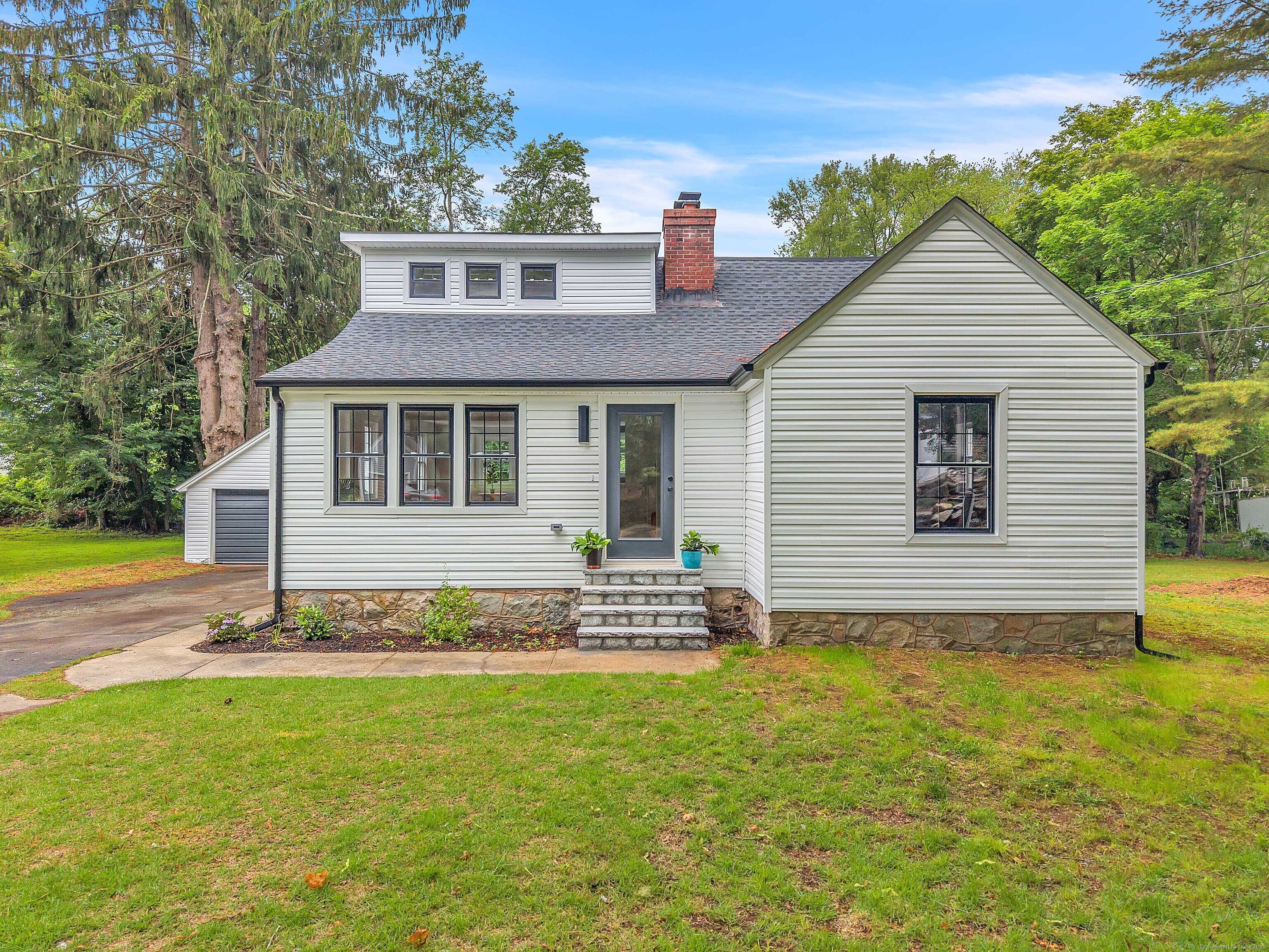 153 Hewitt Road Stonington, CT 06355 - Photo 1 of 1