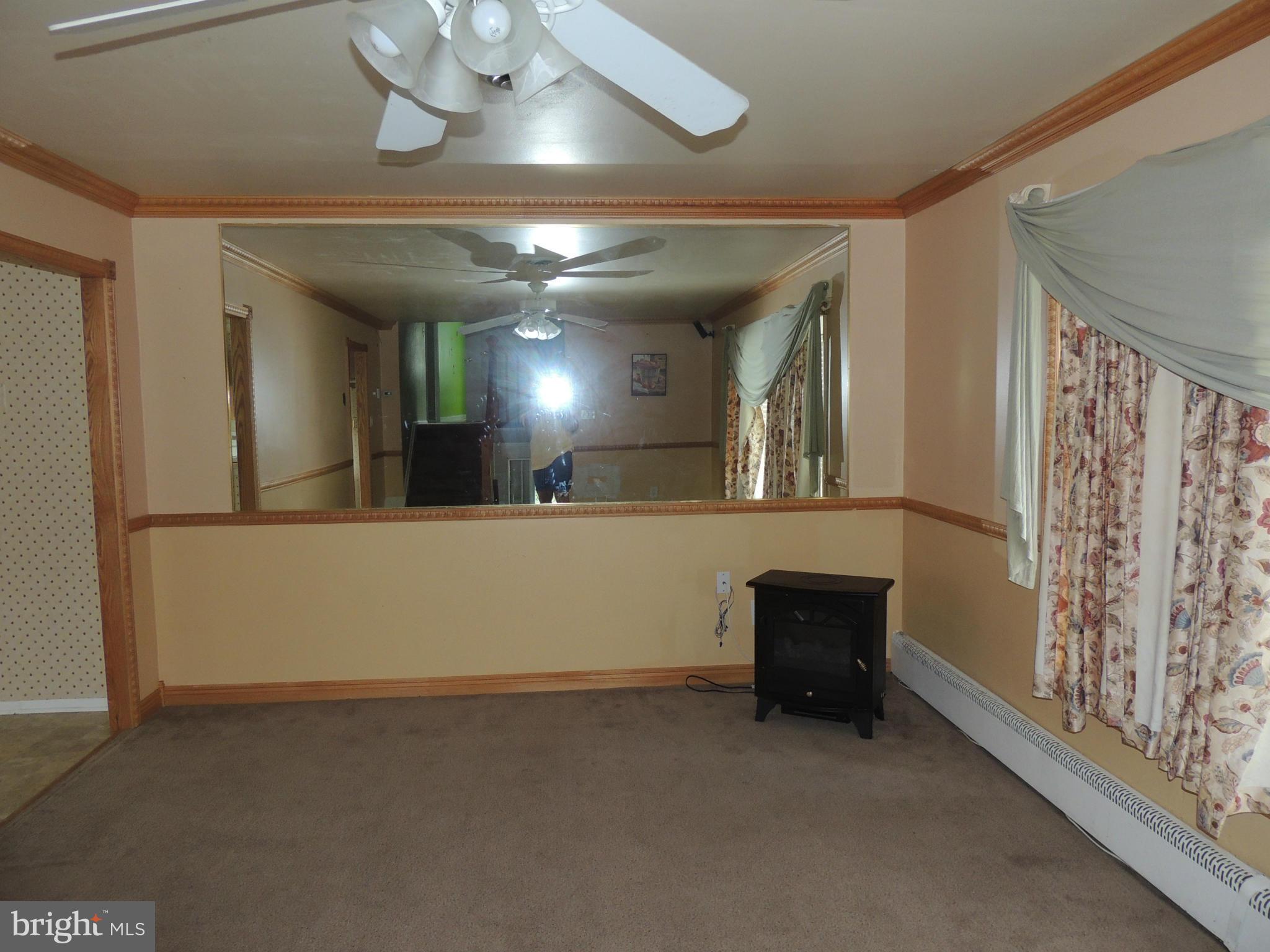 5815 Oakland Road Halethorpe, MD 21227 - Photo 5 of 6 Living Room