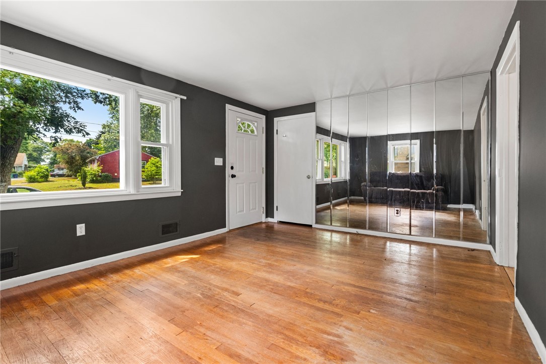 142 Adrian Street Warwick, RI 02886 - Photo 7 of 27