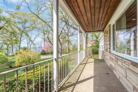 $1,399,000 | 11 Soundview Drive, Glen Cove, NY 11542