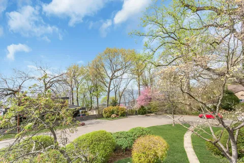 $1,399,000 | 11 Soundview Drive, Glen Cove, NY 11542