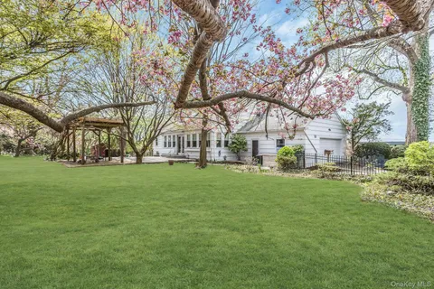 $1,399,000 | 11 Soundview Drive, Glen Cove, NY 11542