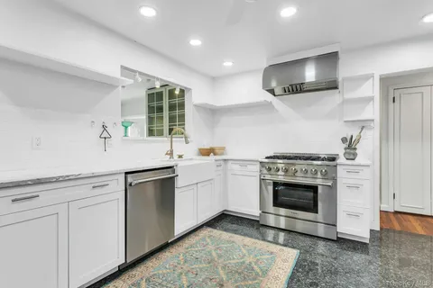 $1,399,000 | 11 Soundview Drive, Glen Cove, NY 11542