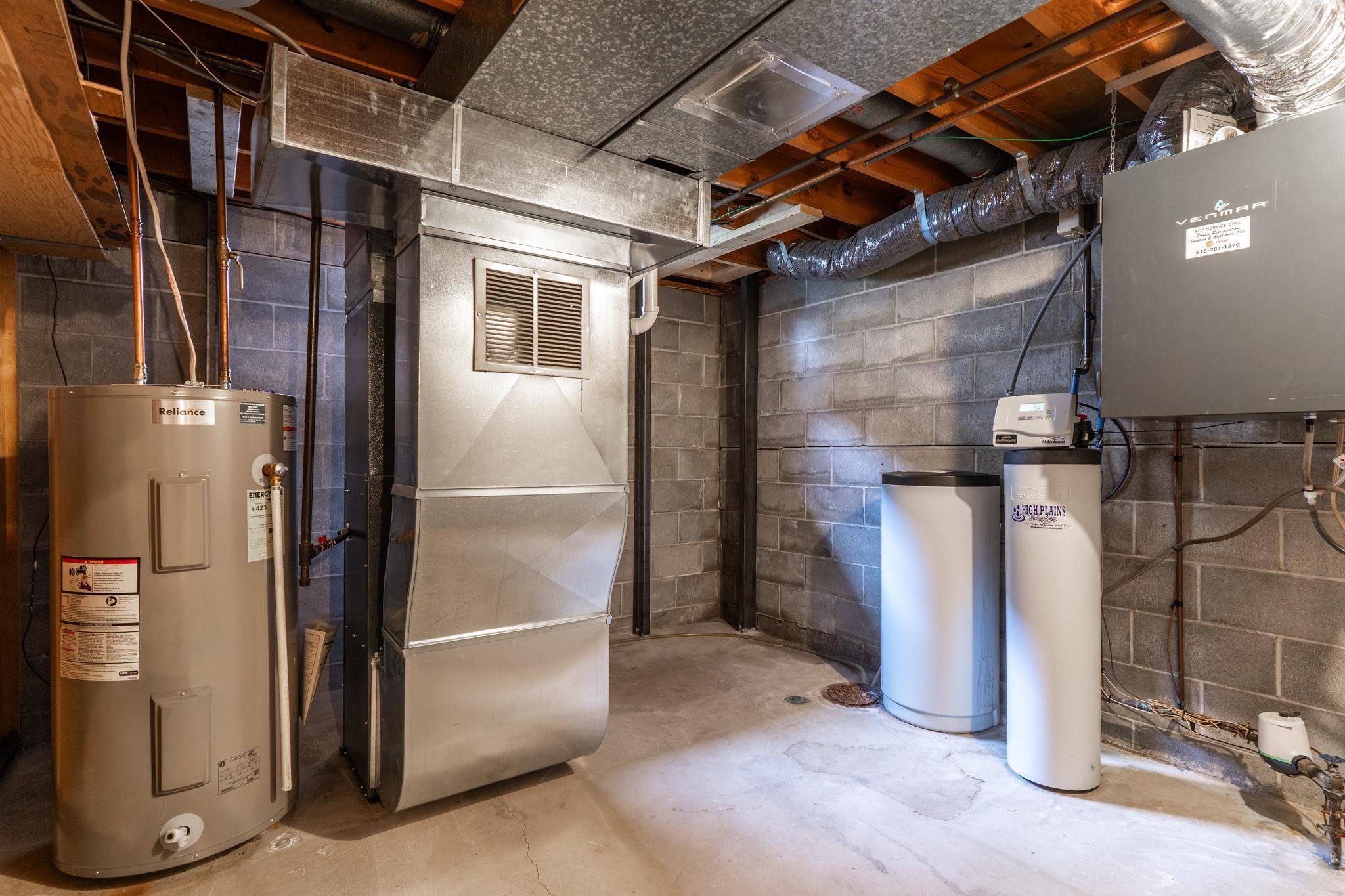 416 Crescent Avenue Crookston, MN 56716 - Photo 18 of 42