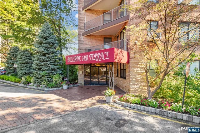 $349,990 | 1450 Palisade Avenue, Unit 3A, Fort Lee, NJ 07024