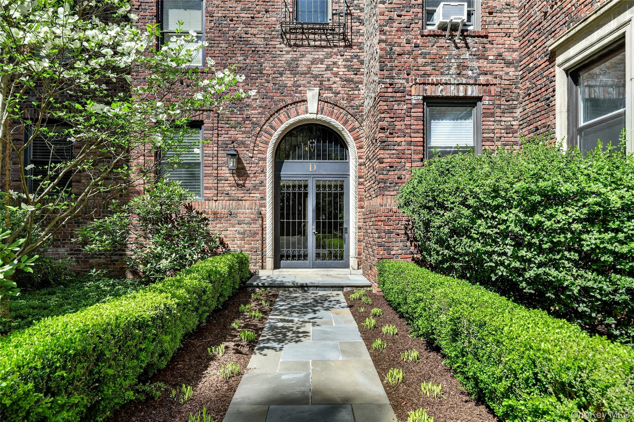 64 Sagamore Road, Unit D7 Bronxville, NY 10708 - Photo 2 of 20