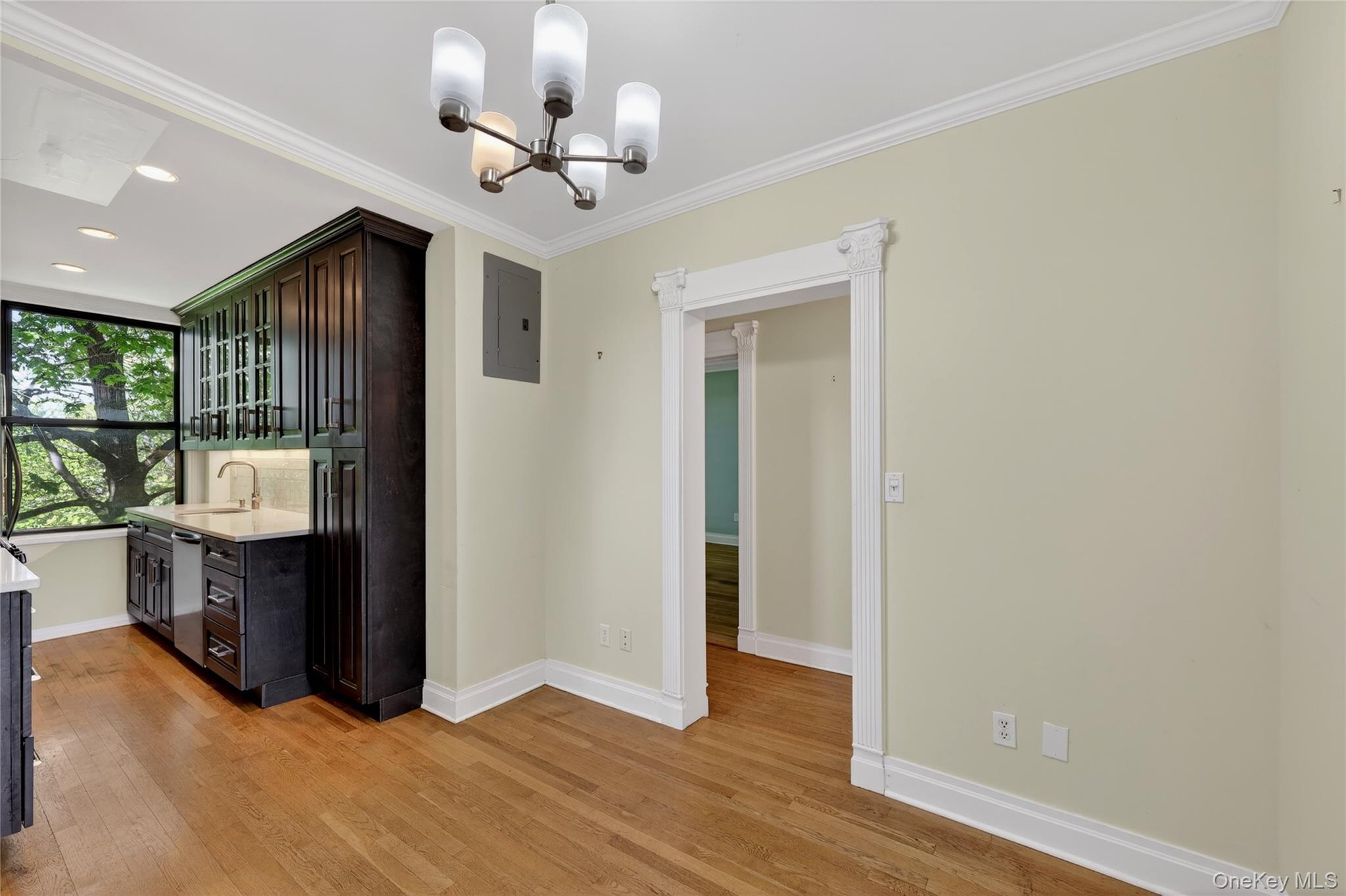 64 Sagamore Road, Unit D7 Bronxville, NY 10708 - Photo 6 of 20 Kitchen with Dining Area
