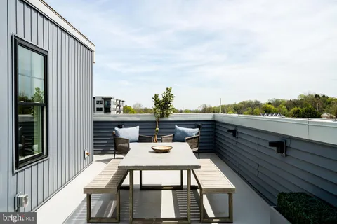 $1,200,000 | 334 Foxtail Lane, Unit 22D, Newtown Square, PA 19073