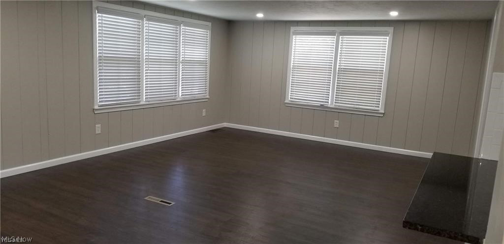 4303 Elmwood Road Cleveland, OH 44121 - Photo 6 of 35