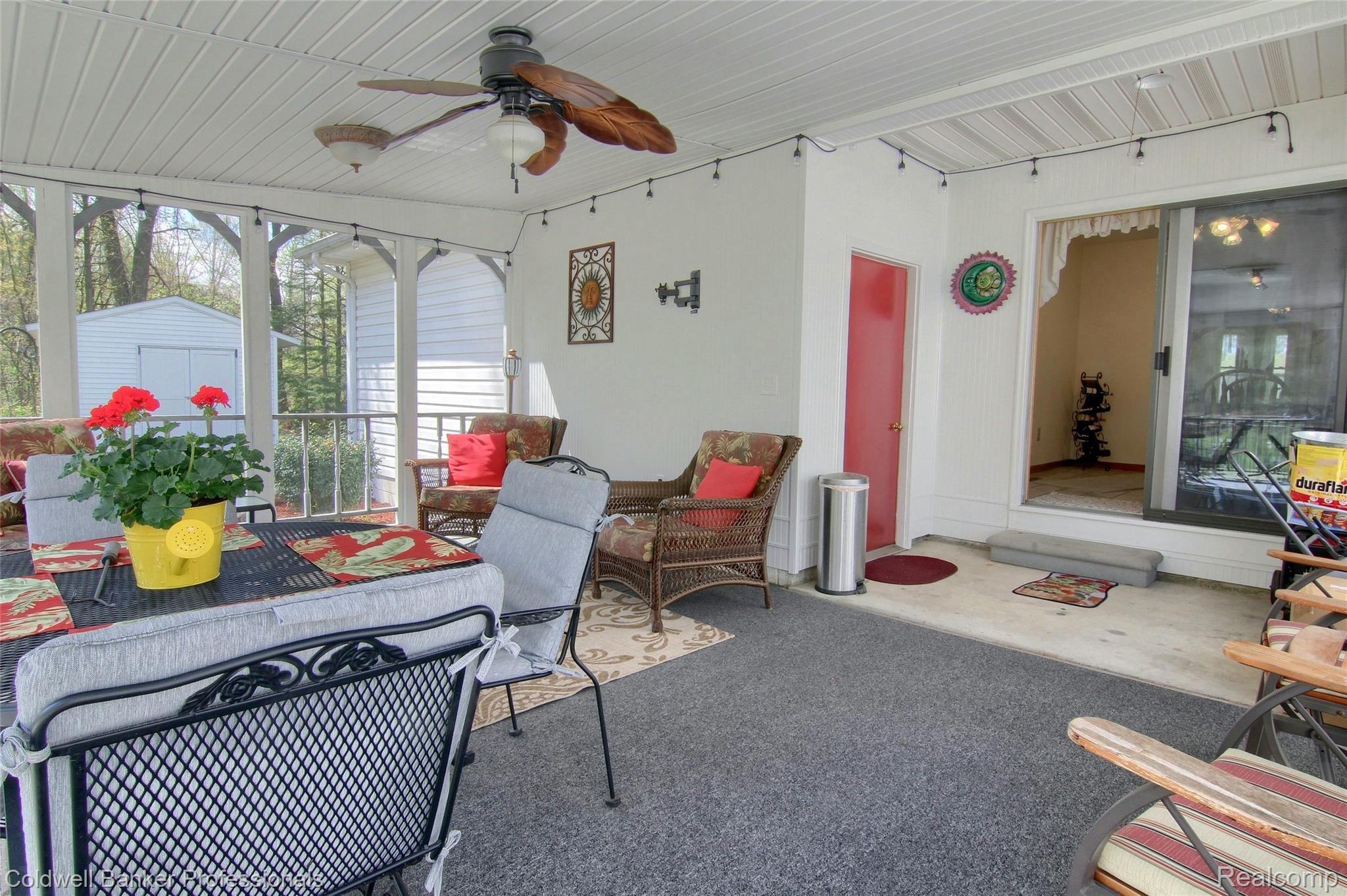 21991 Rust Road New Boston, MI 48164 - Photo 15 of 32 15-Sun-Room-2nd-View.jpg