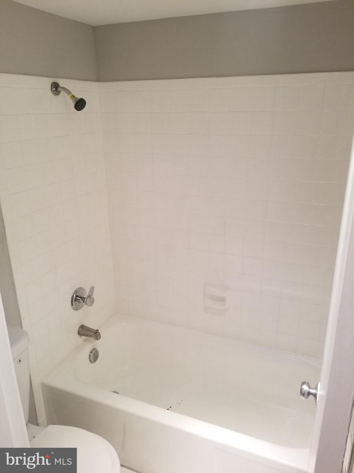 5911 Edsall Road, Unit PH09 Alexandria, VA 22304 - Photo 10 of 14 a bathroom with a bathtub