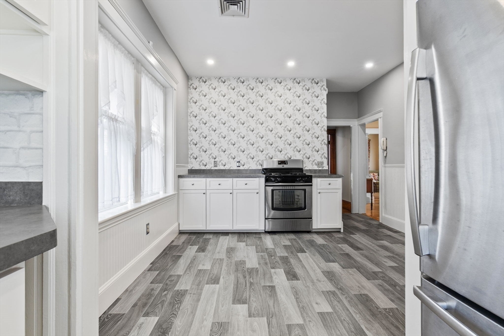 8 Newcastle Road Peabody, MA 01960 - Photo 21 of 38