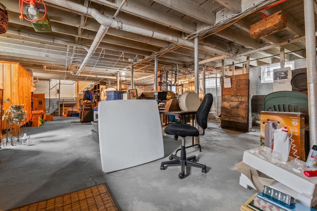 8 Newcastle Road Peabody, MA 01960 - Photo 35 of 38