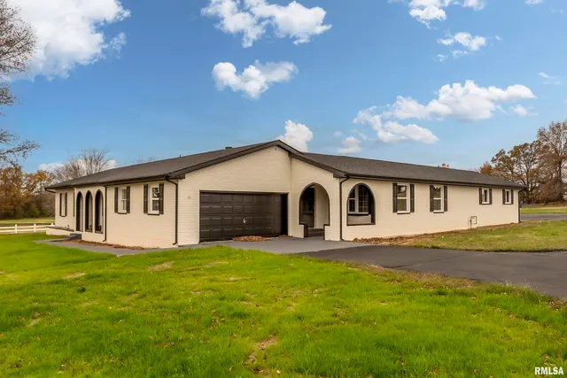 $195,000 | 7837 Highway 37, Benton, IL 62812