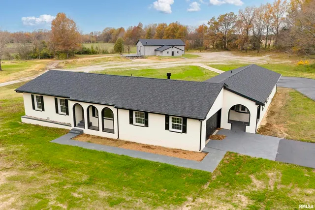 $195,000 | 7837 Highway 37, Benton, IL 62812