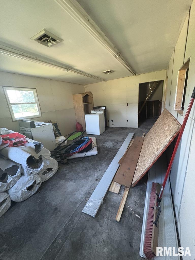 7837 Highway 37 Benton, IL 62812 - Photo 30 of 37 a living room with furniture