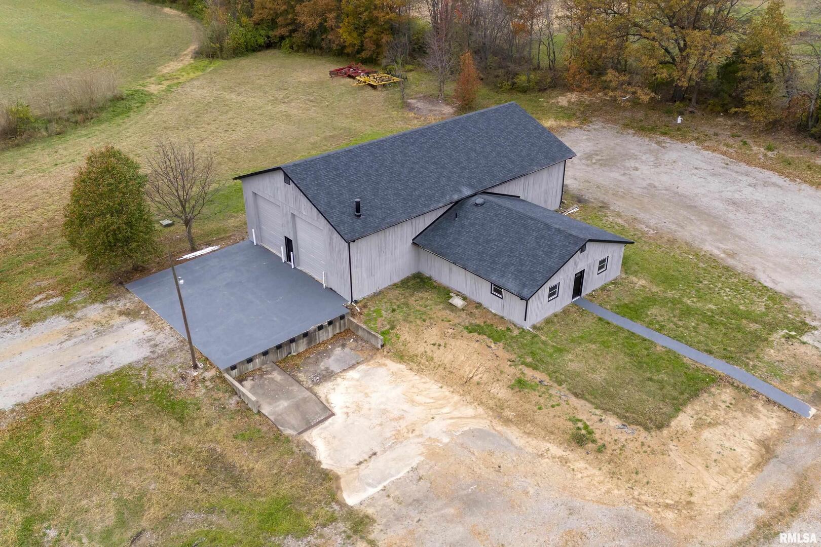 7837 Highway 37 Benton, IL 62812 - Photo 4 of 37