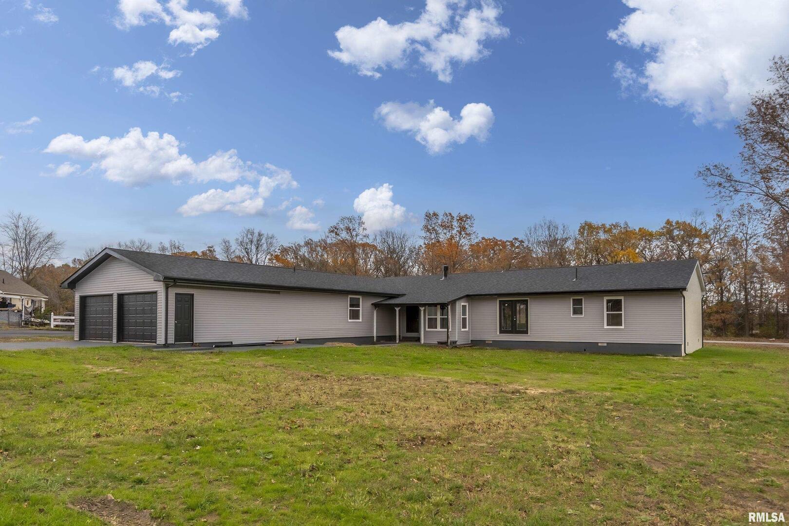 7837 Highway 37 Benton, IL 62812 - Photo 6 of 37 a view of a house with a big yard