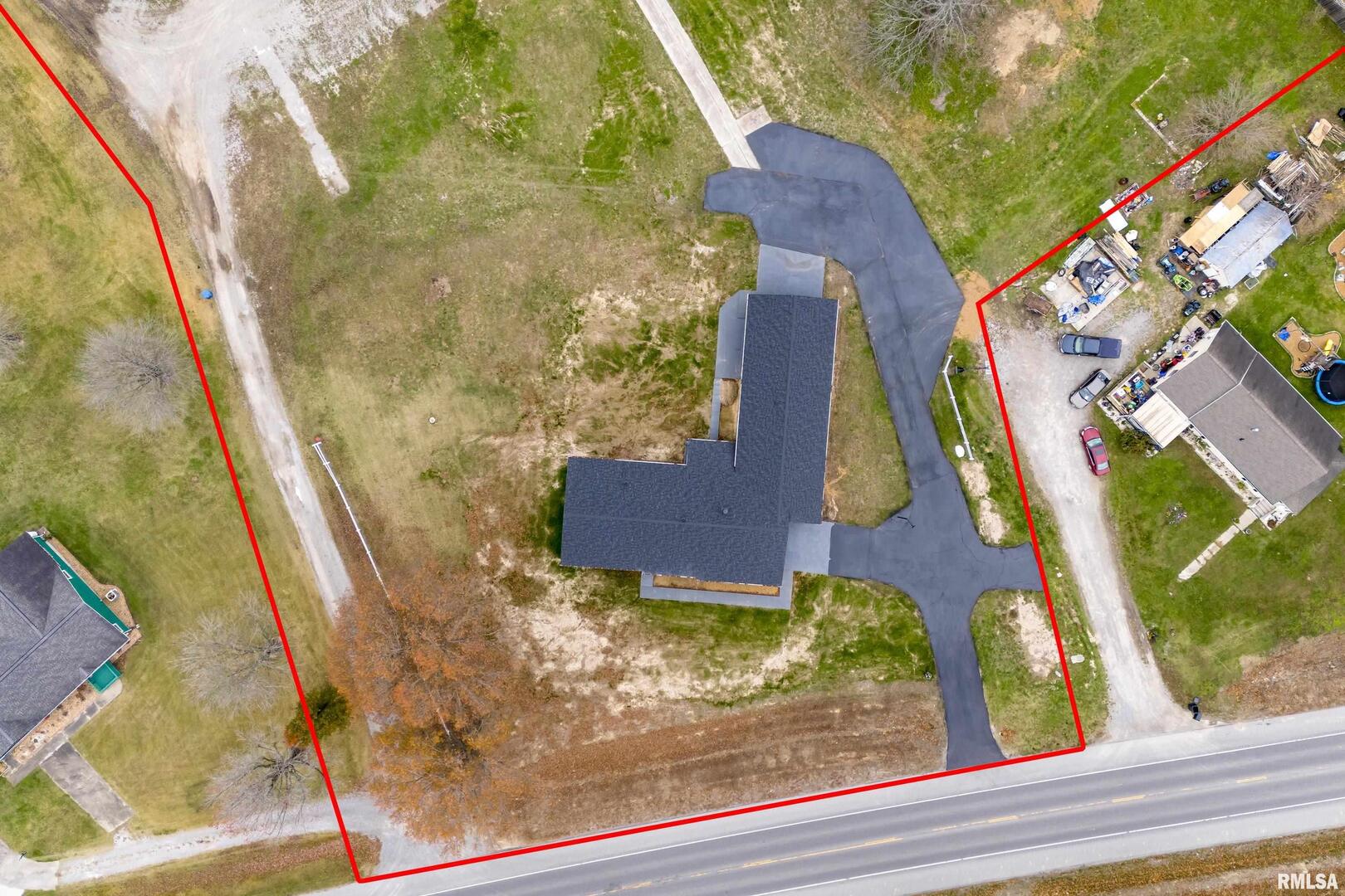 7837 Highway 37 Benton, IL 62812 - Photo 10 of 37 a view of entryway