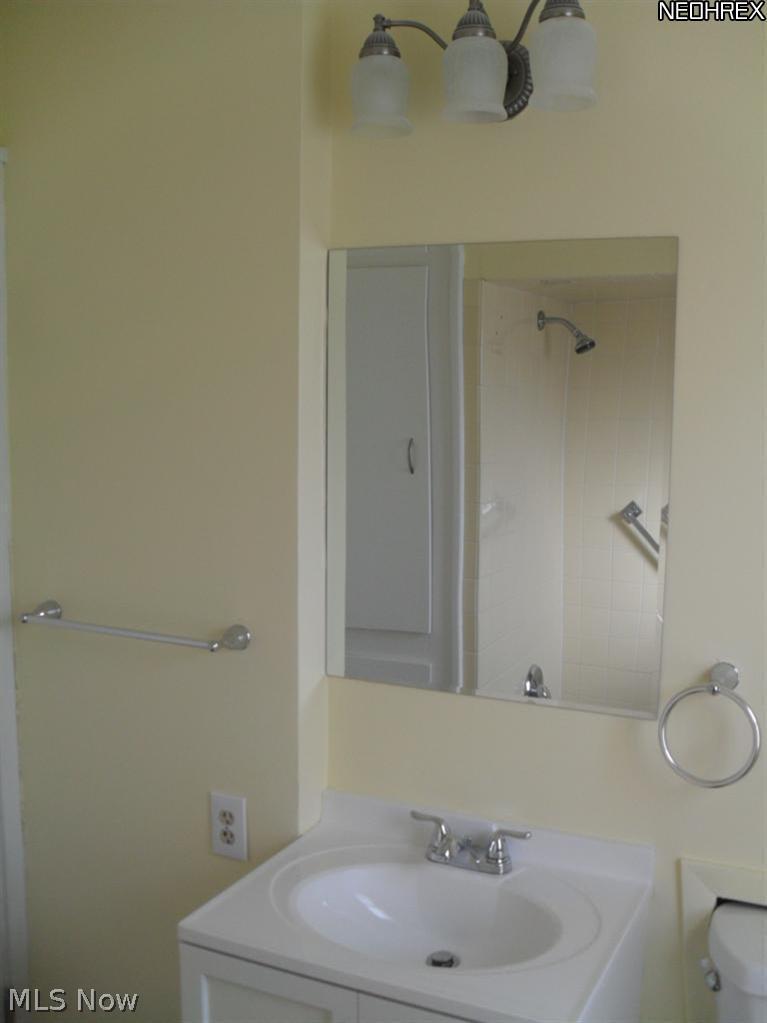 7713 Spring Garden Road Cleveland, OH 44129 - Photo 10 of 22