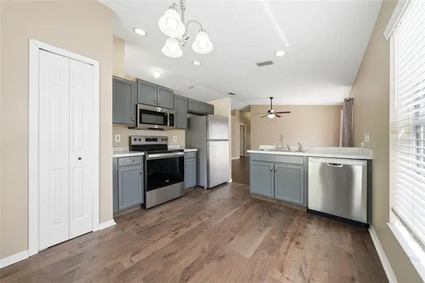 $2,100 | 2727 Mayer Street, Orlando, FL 32806