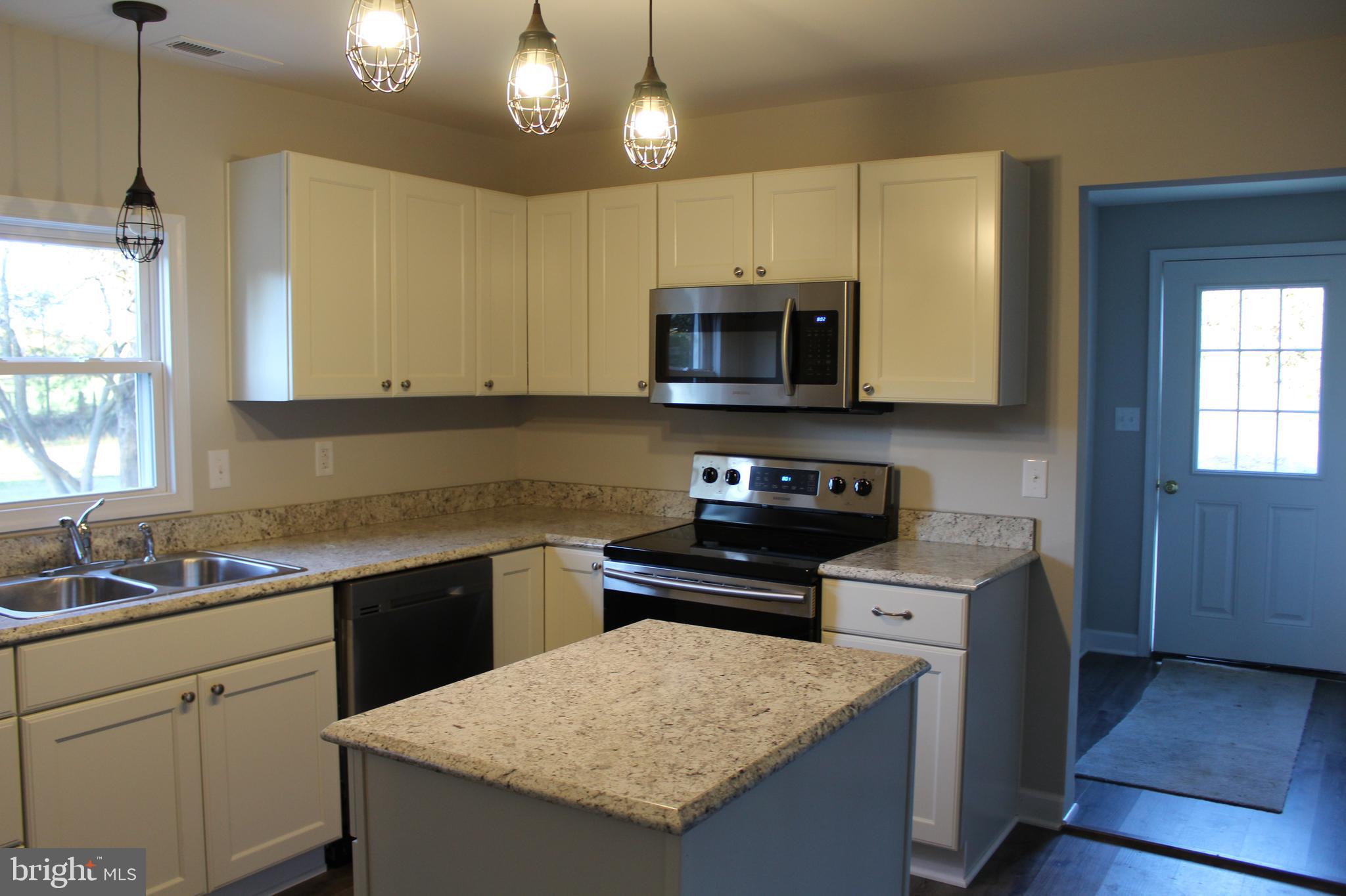 7472 Sumerduck Road Remington, VA 22734 - Photo 4 of 17 New Kitchen New SS appliances