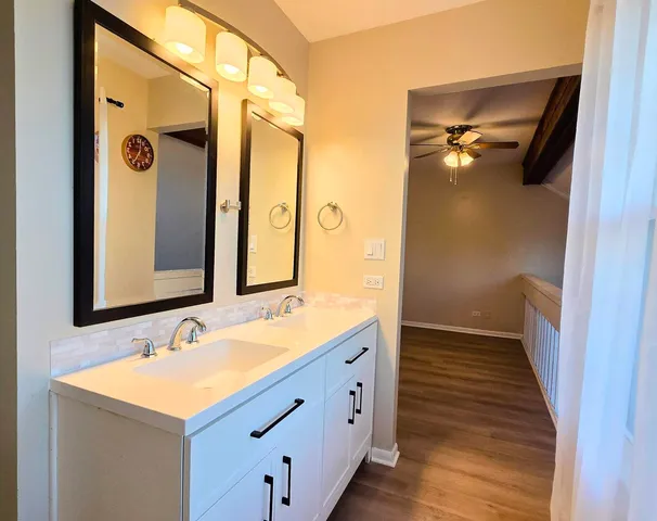 $1,950 | 963 Taylor Drive, Gurnee, IL 60031