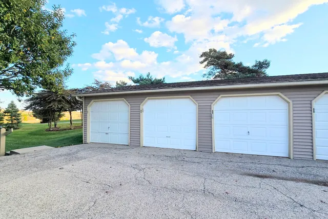 $1,950 | 963 Taylor Drive, Gurnee, IL 60031