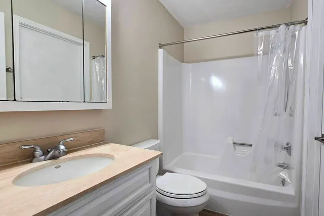 $1,950 | 963 Taylor Drive, Gurnee, IL 60031