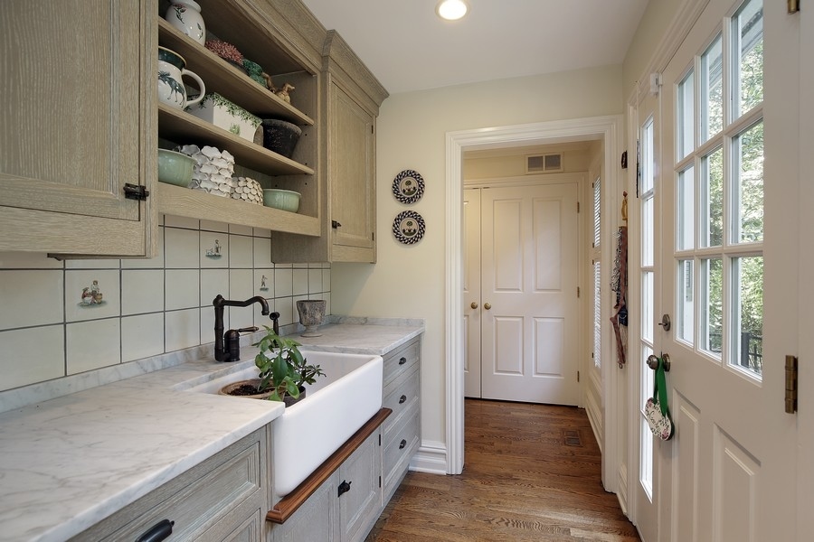 641 Briar Lane Northfield, IL 60093 - Photo 15 of 35 a kitchen with stainless steel appliances a sink and cabinets