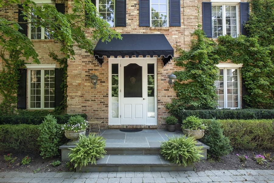 641 Briar Lane Northfield, IL 60093 - Photo 3 of 35 a front view of a house with a garden