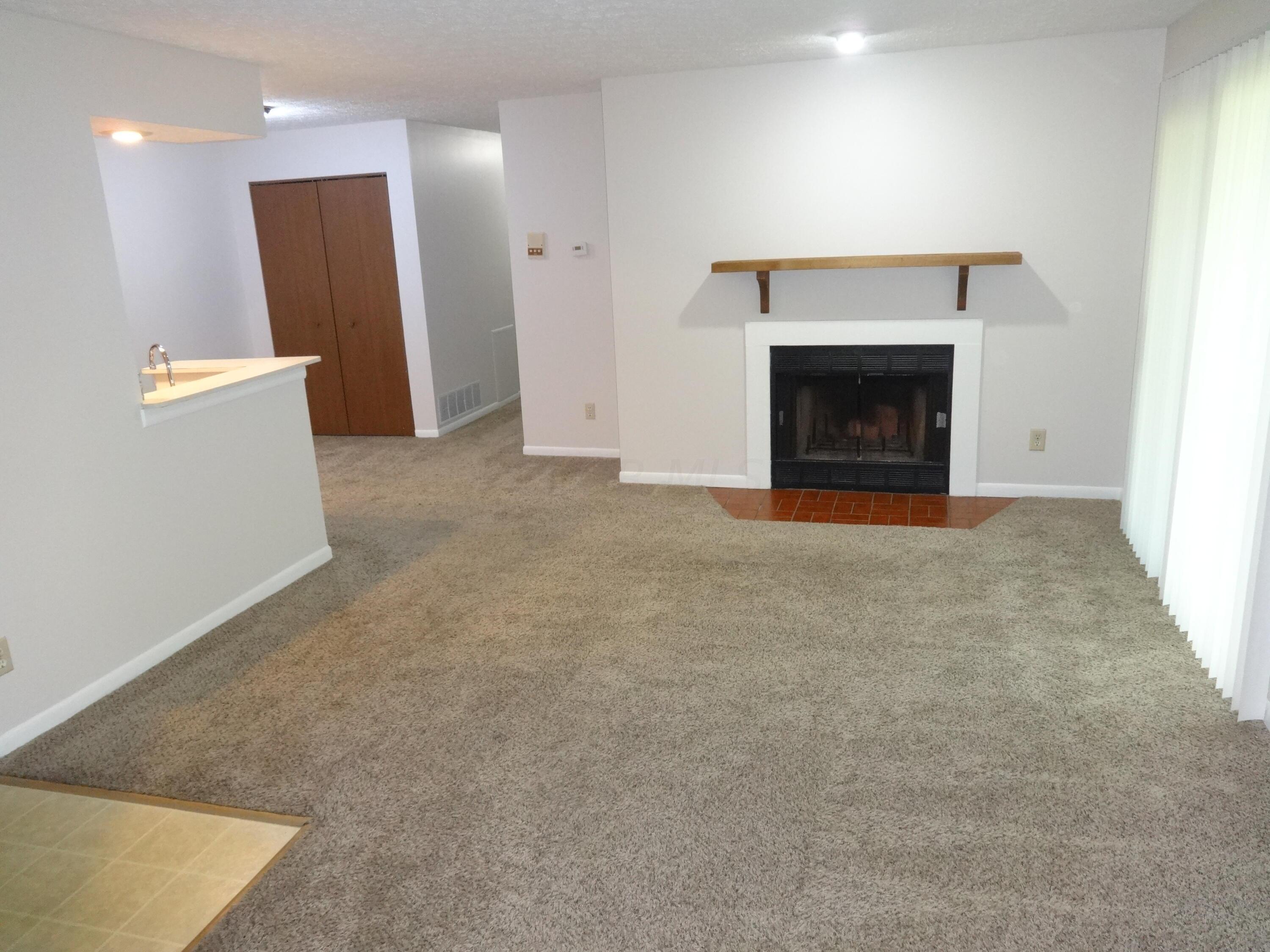 2159 Hedgerow Road, Unit 2159F Columbus, OH 43220 - Photo 6 of 23 2159 F Hedgerow Grt Rm 2