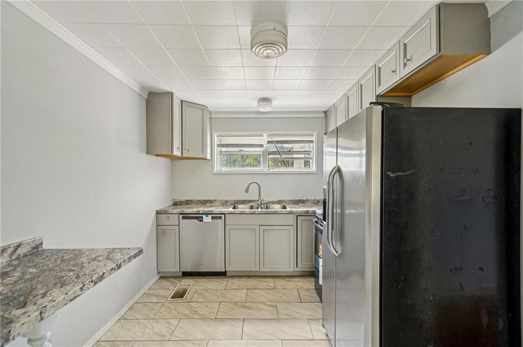 305 Anderson Circle Covington, GA 30016 - Photo 11 of 38