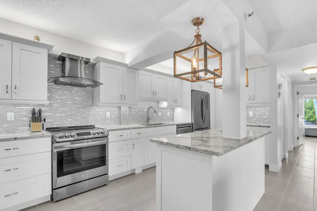 $4,000 | 4444 Northeast Ocean Boulevard, Unit E2, Jensen Beach, FL 34957