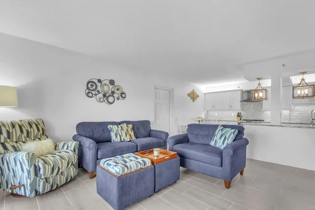 $4,000 | 4444 Northeast Ocean Boulevard, Unit E2, Jensen Beach, FL 34957