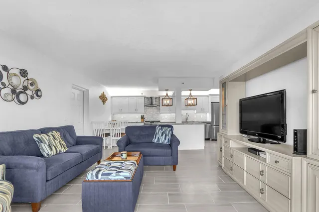 $4,000 | 4444 Northeast Ocean Boulevard, Unit E2, Jensen Beach, FL 34957