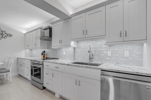 $4,000 | 4444 Northeast Ocean Boulevard, Unit E2, Jensen Beach, FL 34957