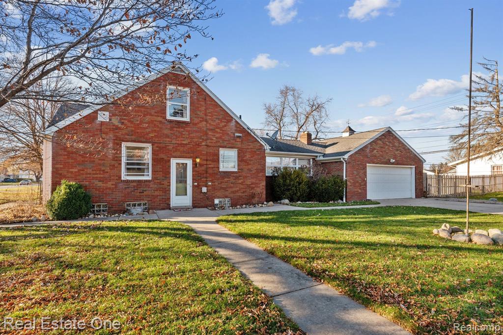 1928 South Custer Road Monroe, MI 48161 - Photo 4 of 56 Gallery Image 4