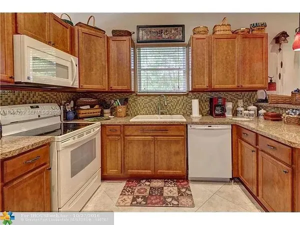 a view of house with backyard