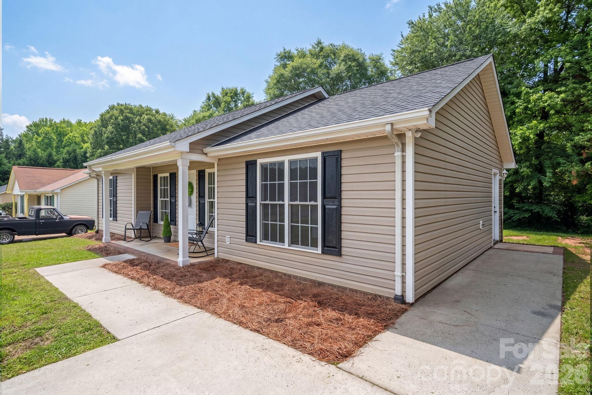 304 Springhill Lane Maiden, NC 28650 - Photo 4 of 29