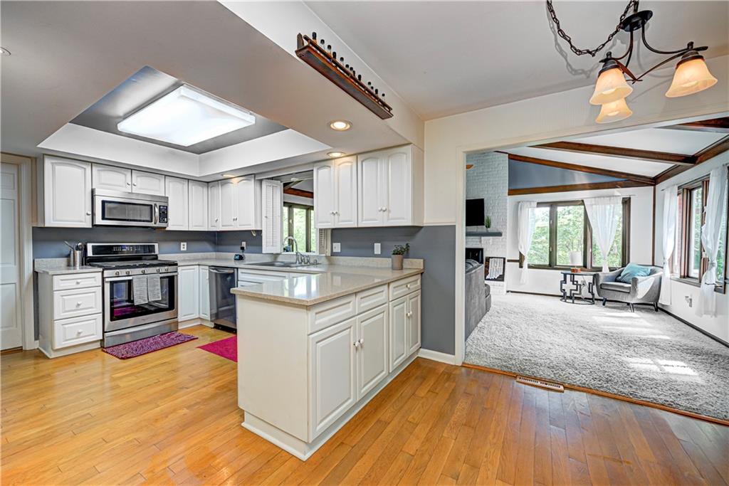 1507 Brewster Road Indianapolis, IN 46260 - Photo 11 of 56