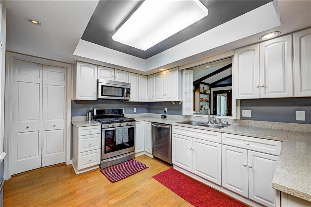 1507 Brewster Road Indianapolis, IN 46260 - Photo 13 of 56