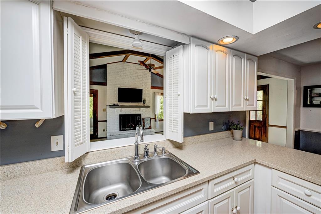 1507 Brewster Road Indianapolis, IN 46260 - Photo 14 of 56