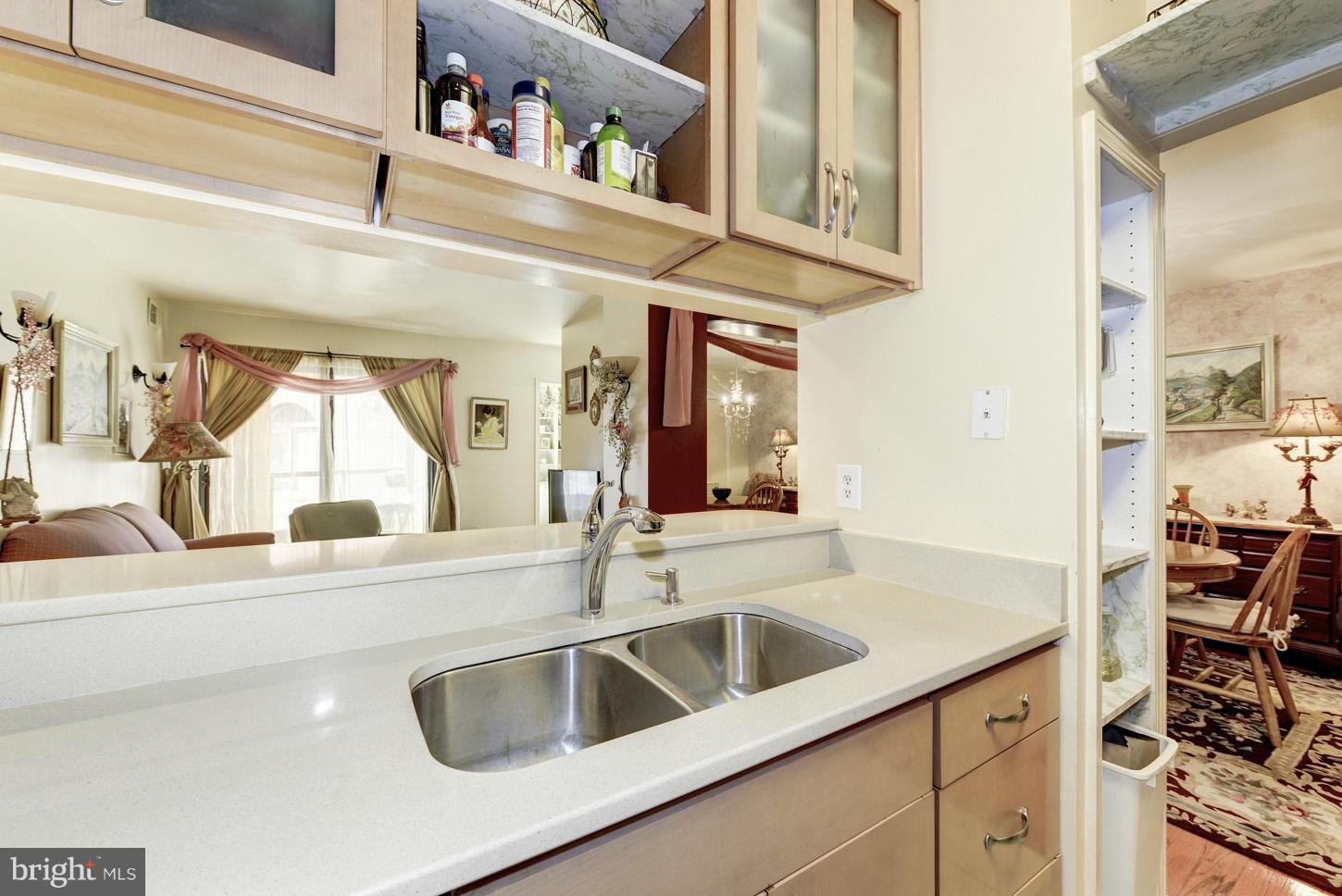 1029 North Stuart Street, Unit 405 Arlington, VA 22203 - Photo 7 of 20 Kitchen