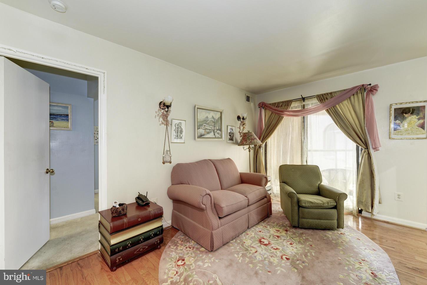 1029 North Stuart Street, Unit 405 Arlington, VA 22203 - Photo 8 of 20 Living Room