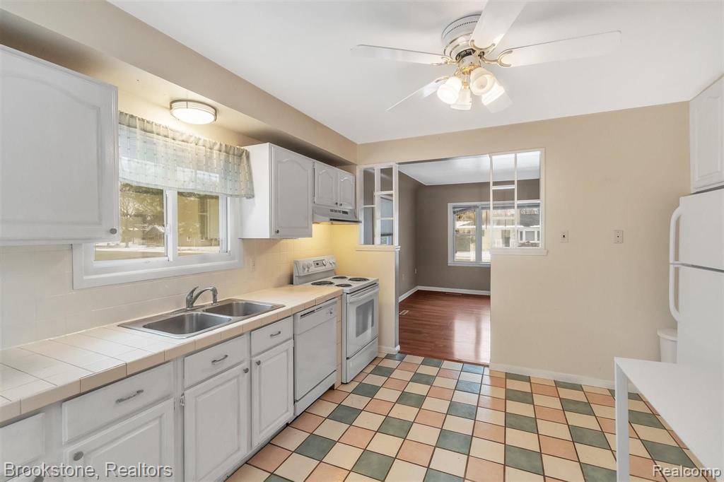 1395 Dawes Avenue Rochester Hills, MI 48307 - Photo 13 of 36
