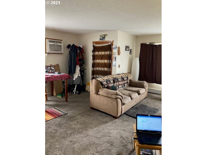 325 Northwest 4th Street Pendleton, OR 97801 - Photo 11 of 15